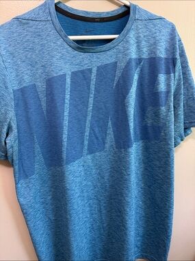 Nike Men’s Heather Blue Short-Sleeve Graphic Tee